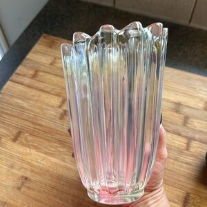 🍄Vintage 1950s iridescent carnival glass vase fluted and ribbed 8“X 5“ EUC
